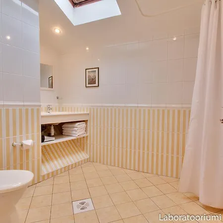 Luxury - Old Town By Rikas Apartment